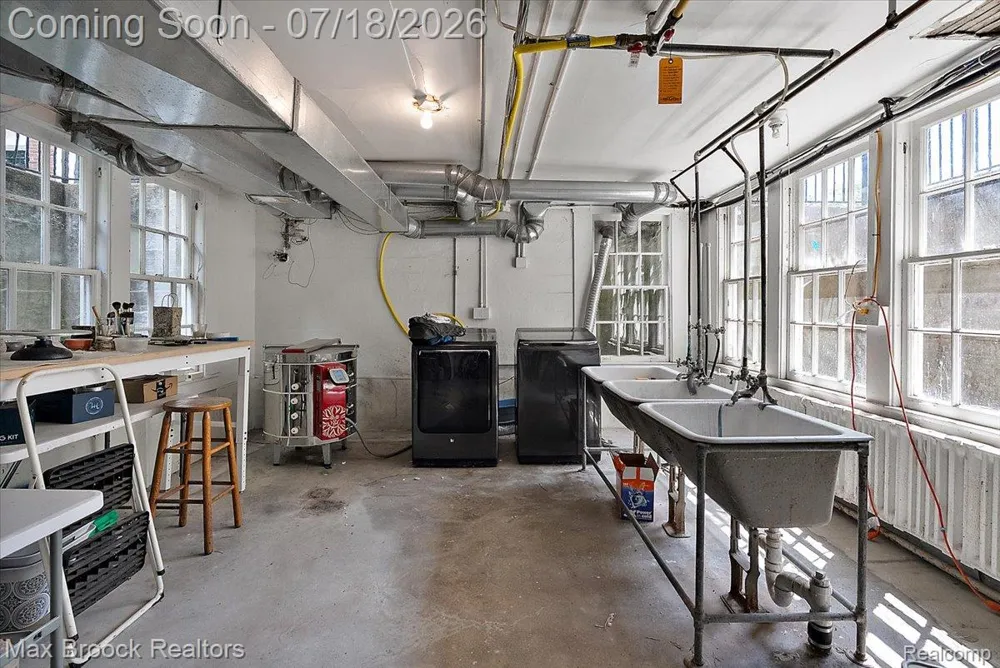 294 Lincoln Road Grosse Pointe City, MI 48230