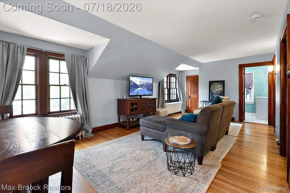 294 Lincoln Road Grosse Pointe City, MI 48230