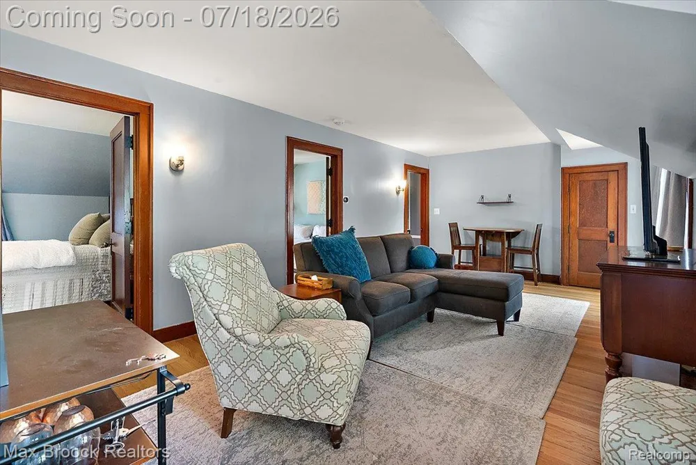 294 Lincoln Road Grosse Pointe City, MI 48230