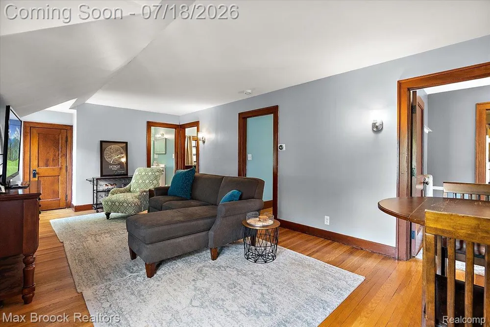 294 Lincoln Road Grosse Pointe City, MI 48230