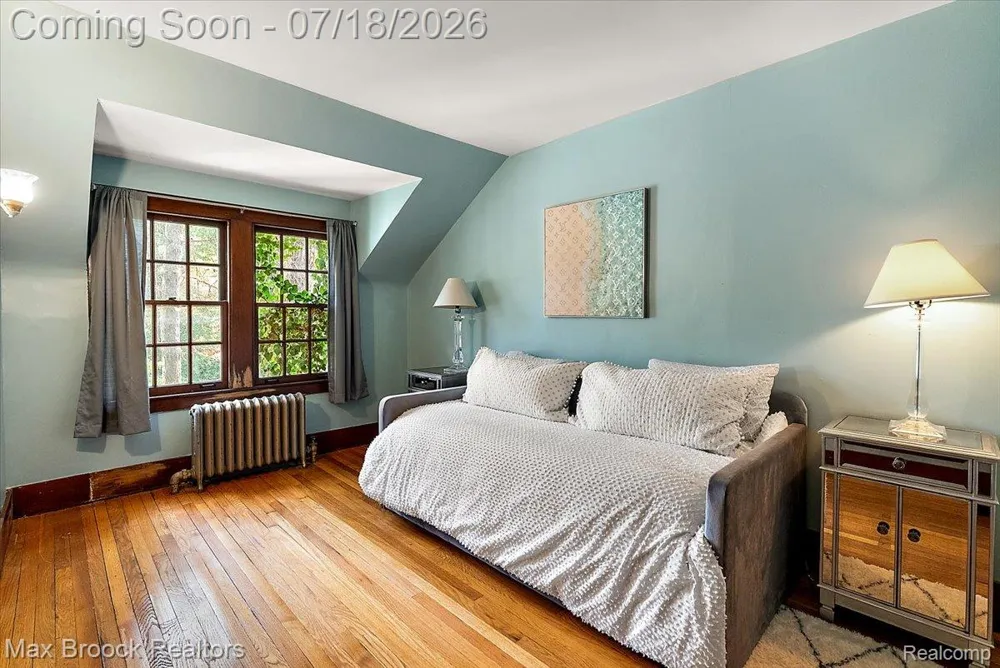 294 Lincoln Road Grosse Pointe City, MI 48230