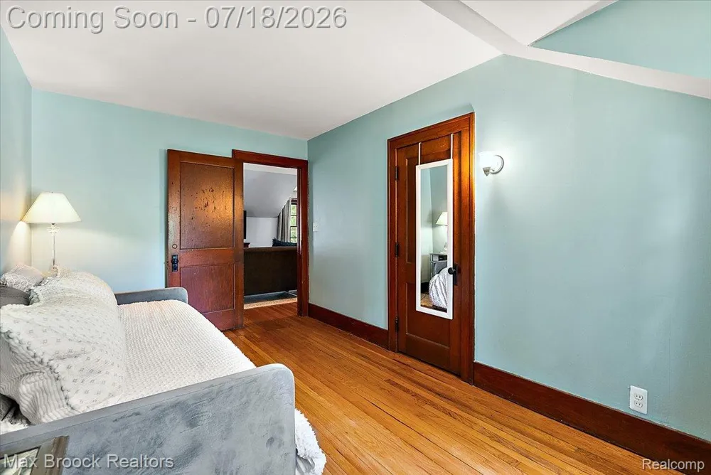 294 Lincoln Road Grosse Pointe City, MI 48230