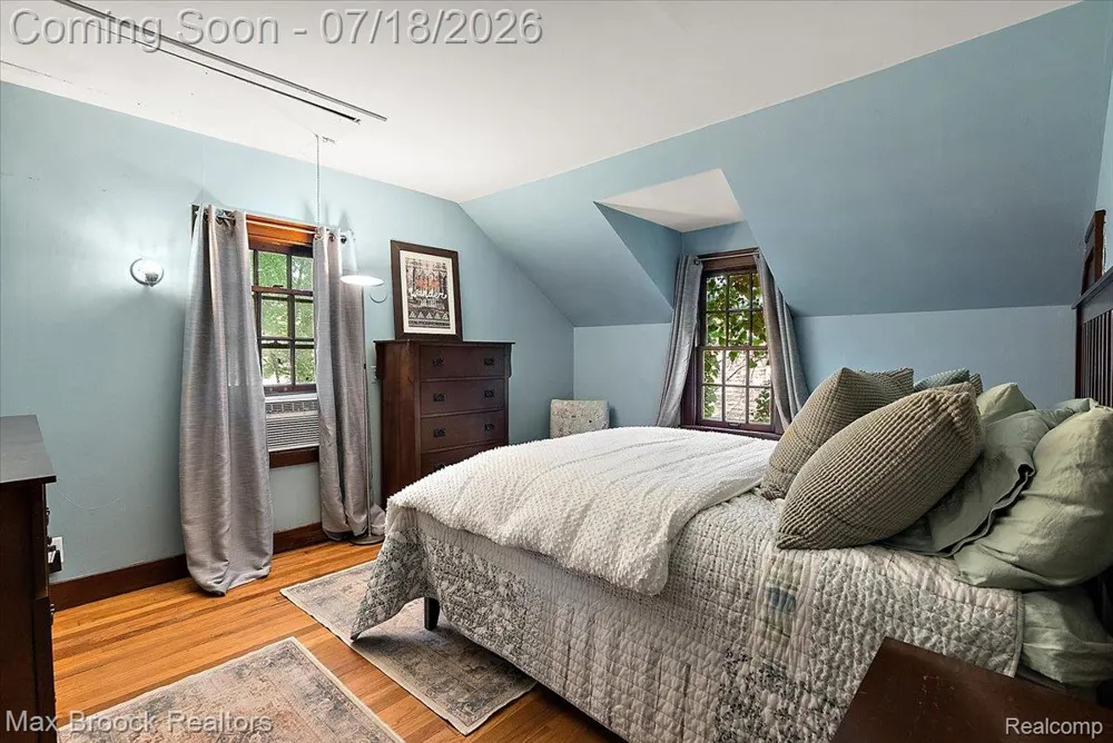 294 Lincoln Road Grosse Pointe City, MI 48230