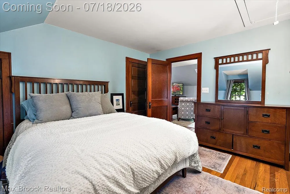 294 Lincoln Road Grosse Pointe City, MI 48230