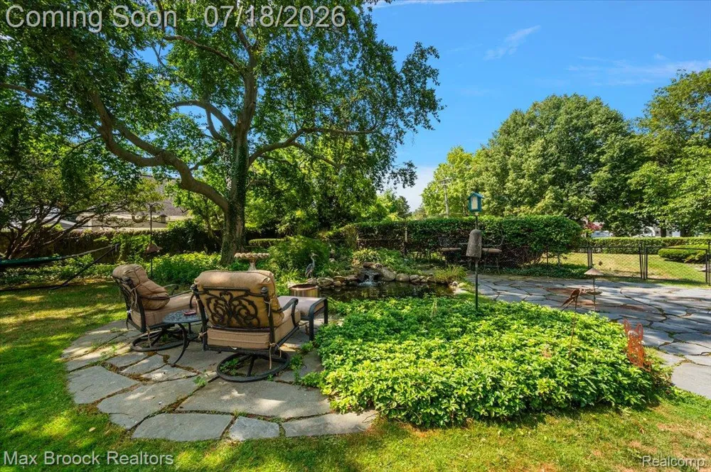 294 Lincoln Road Grosse Pointe City, MI 48230