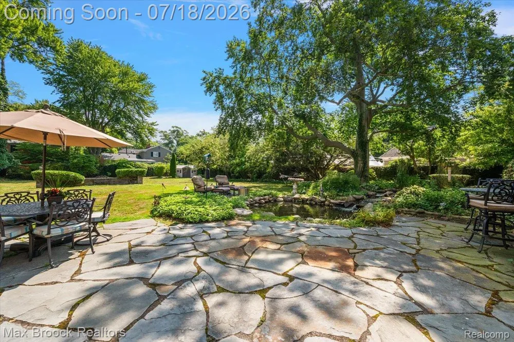 294 Lincoln Road Grosse Pointe City, MI 48230