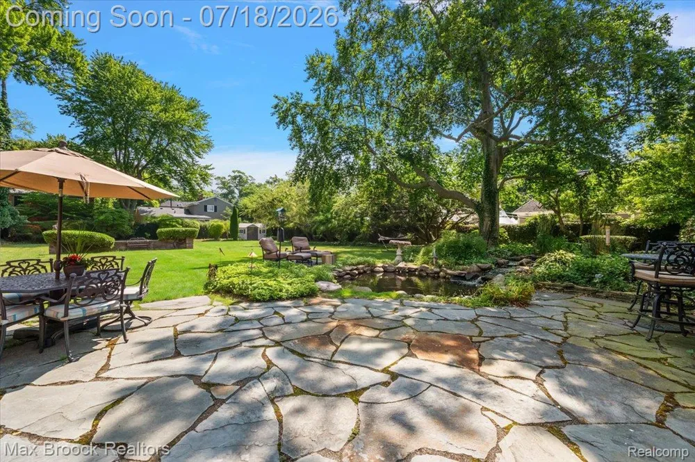 294 Lincoln Road Grosse Pointe City, MI 48230