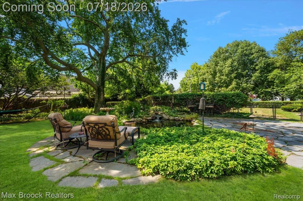294 Lincoln Road Grosse Pointe City, MI 48230