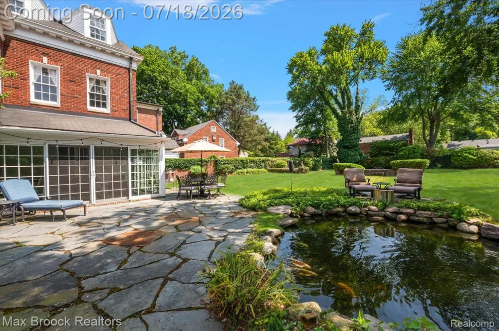 294 Lincoln Road Grosse Pointe City, MI 48230