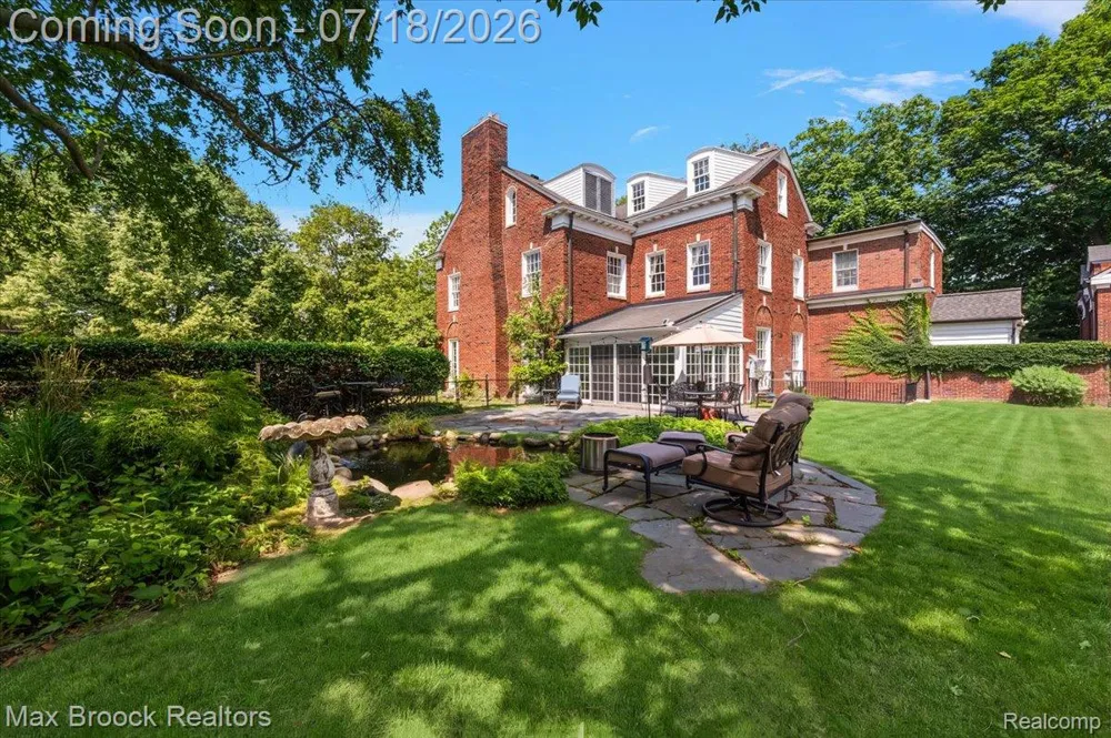 294 Lincoln Road Grosse Pointe City, MI 48230