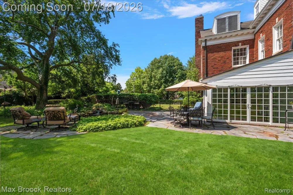 294 Lincoln Road Grosse Pointe City, MI 48230