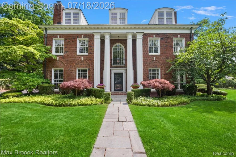 294 Lincoln Road Grosse Pointe City, MI 48230