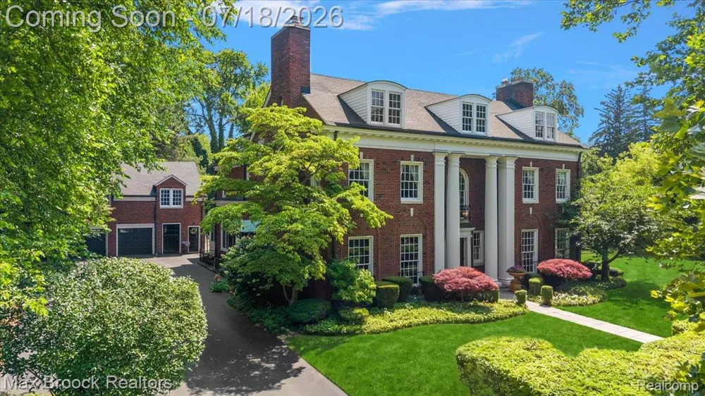 294 Lincoln Road Grosse Pointe City, MI 48230
