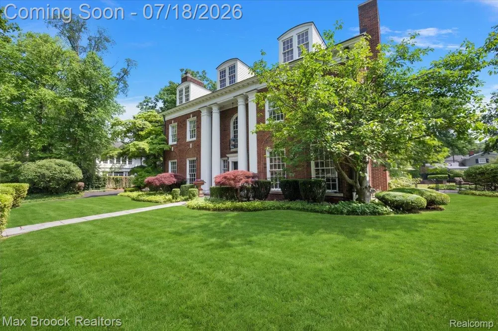 294 Lincoln Road Grosse Pointe City, MI 48230