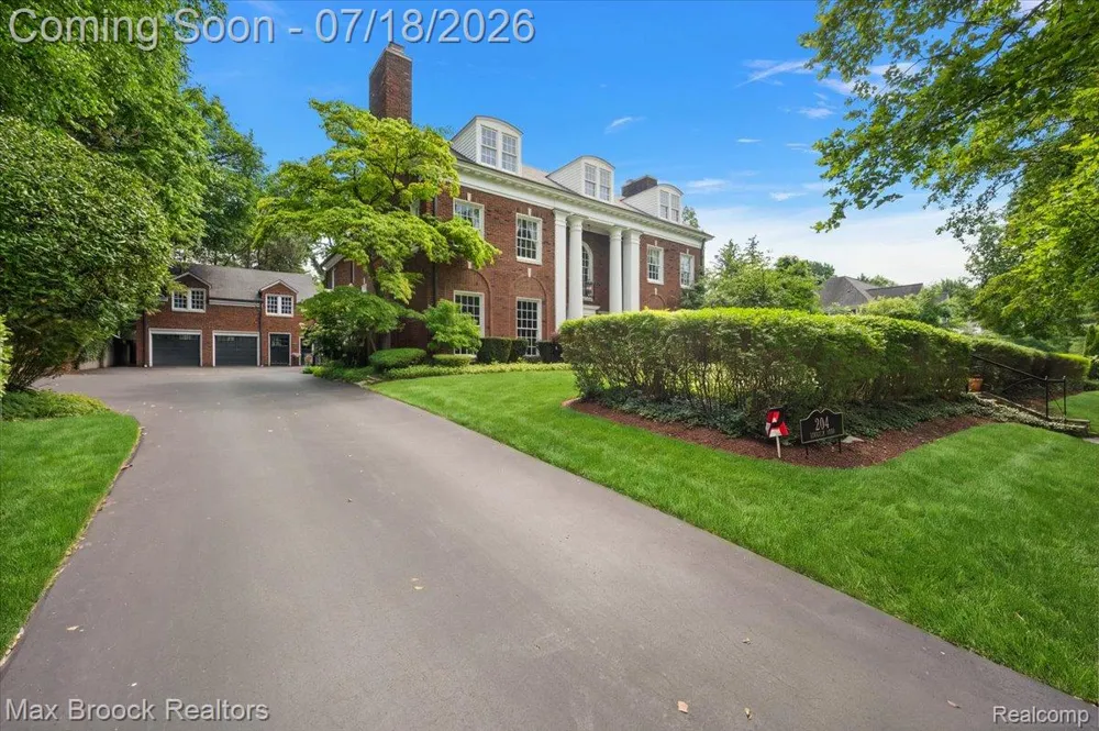 294 Lincoln Road Grosse Pointe City, MI 48230