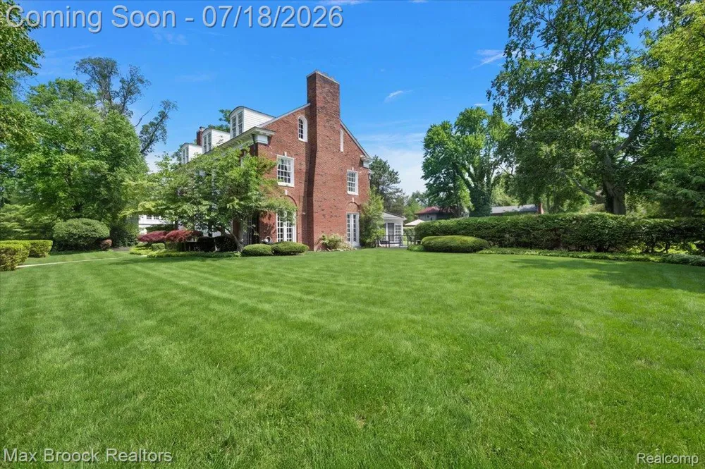294 Lincoln Road Grosse Pointe City, MI 48230