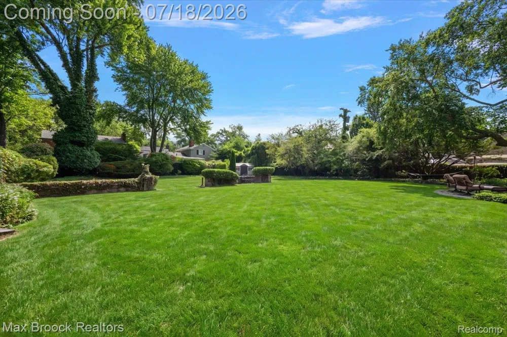294 Lincoln Road Grosse Pointe City, MI 48230