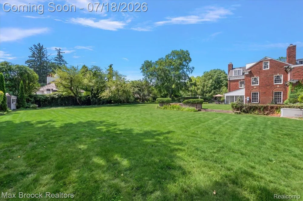 294 Lincoln Road Grosse Pointe City, MI 48230