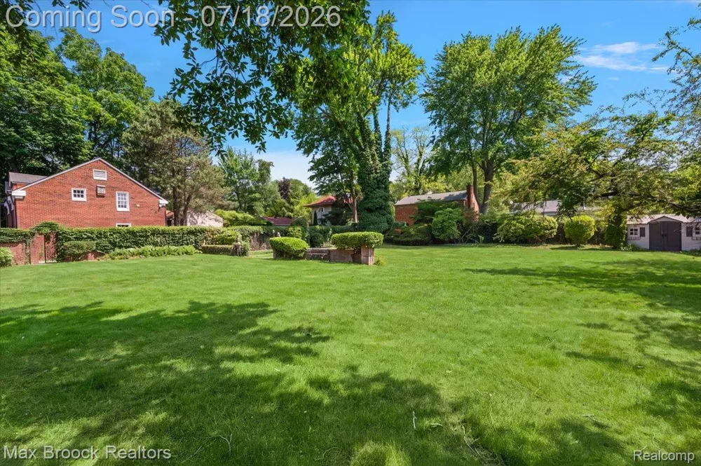 294 Lincoln Road Grosse Pointe City, MI 48230