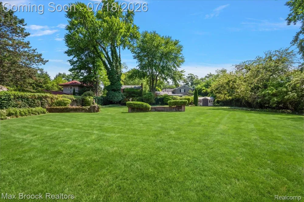 294 Lincoln Road Grosse Pointe City, MI 48230
