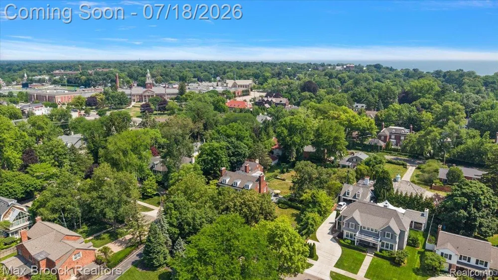 294 Lincoln Road Grosse Pointe City, MI 48230