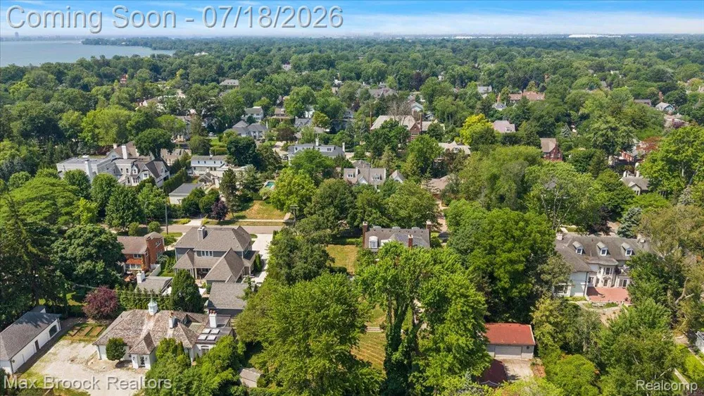 294 Lincoln Road Grosse Pointe City, MI 48230