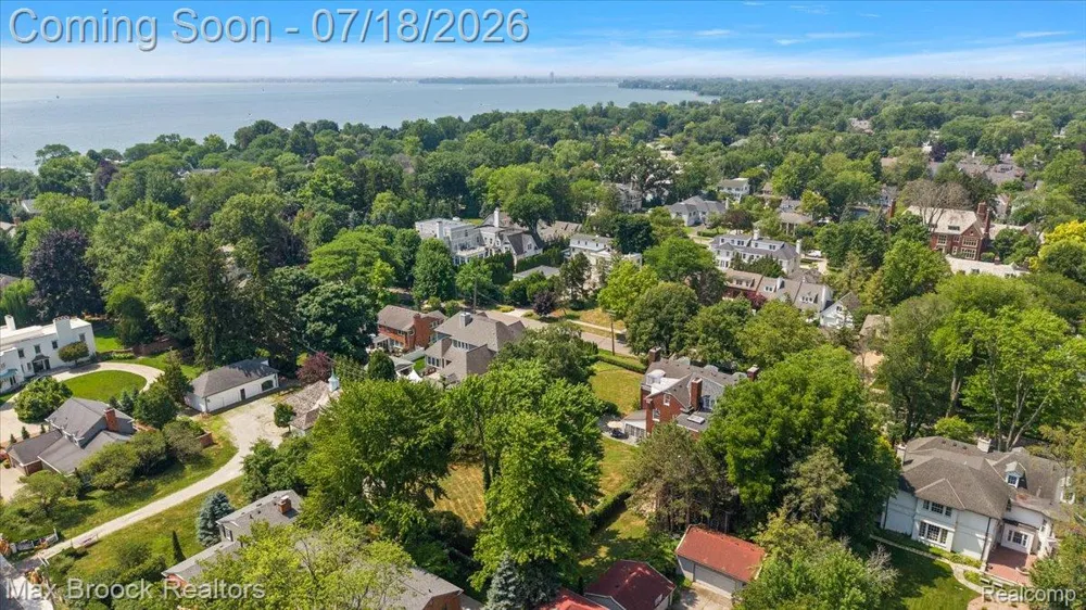 294 Lincoln Road Grosse Pointe City, MI 48230