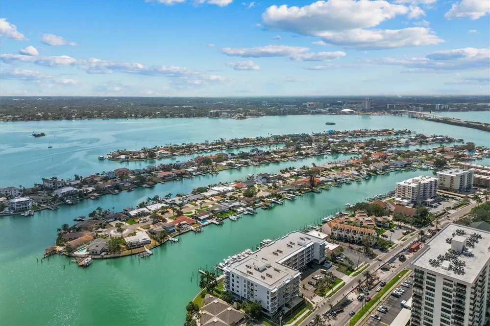 415 ISLAND WAY #311 Clearwater Beach, FL 33767