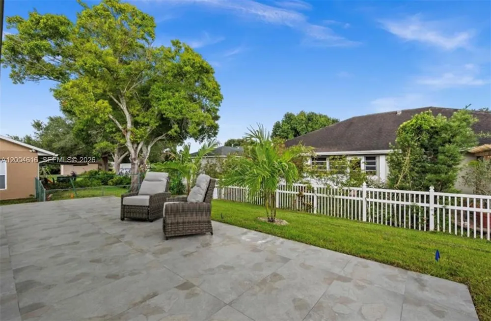 16264 HORIZON RD North Fort Myers, FL 33971