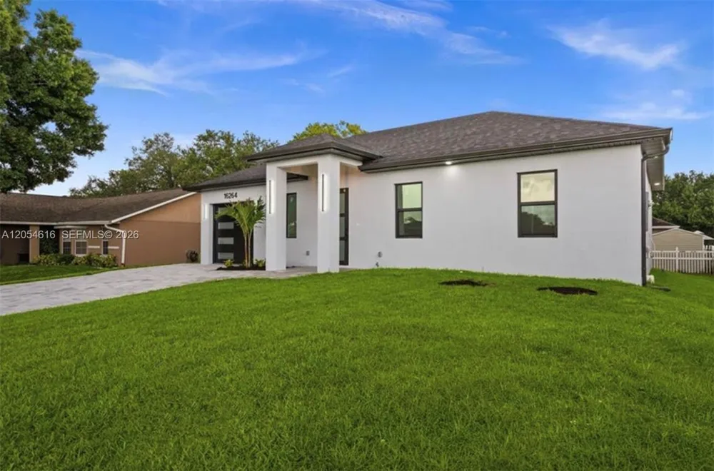 16264 HORIZON RD North Fort Myers, FL 33971