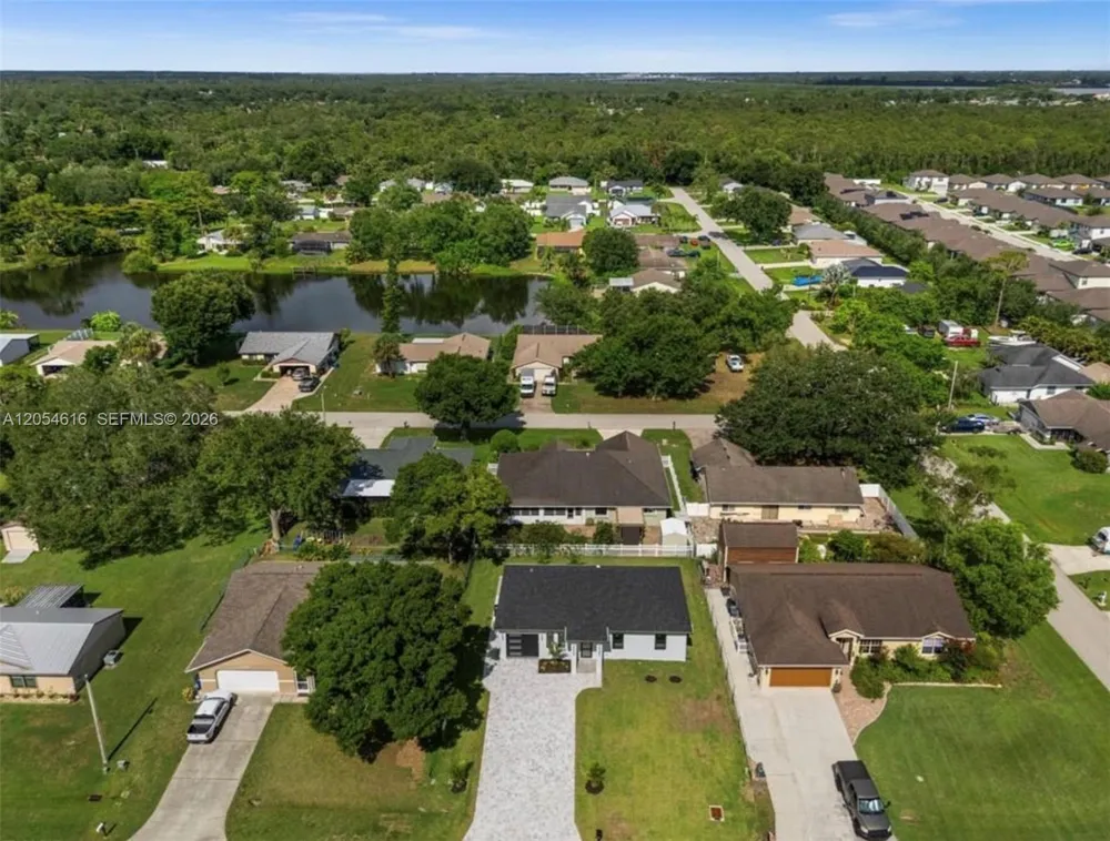 16264 HORIZON RD North Fort Myers, FL 33971