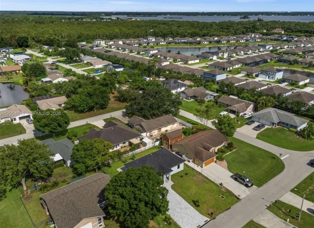 16264 HORIZON RD North Fort Myers, FL 33971