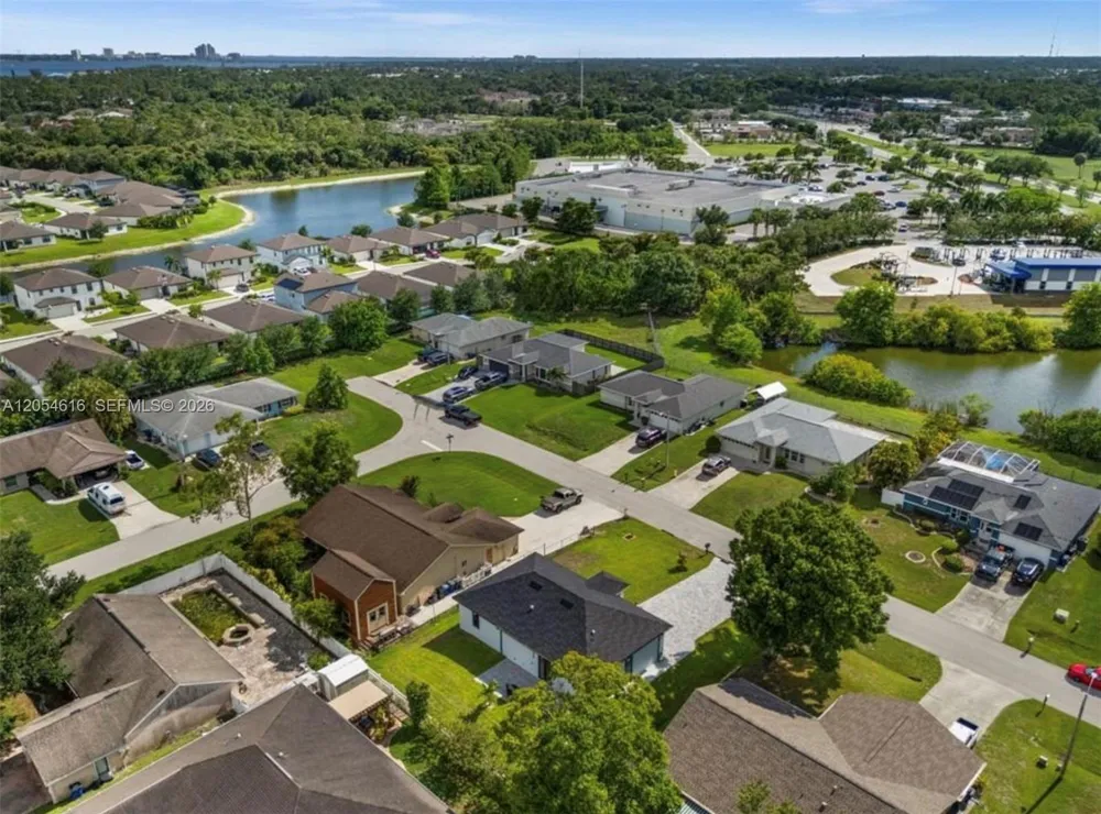 16264 HORIZON RD North Fort Myers, FL 33971