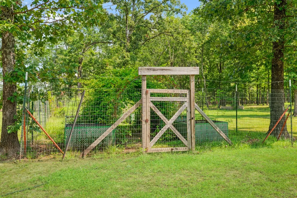 821 County Road 43830 Paris, TX 75462