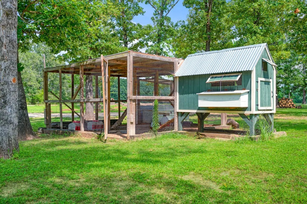 821 County Road 43830 Paris, TX 75462