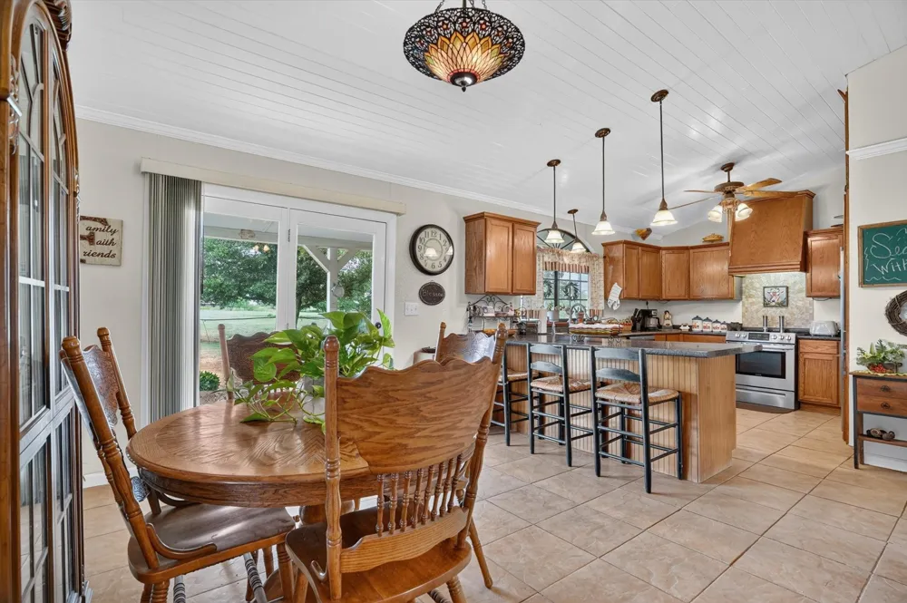 13143 HWY 281 Perrin, TX 76486