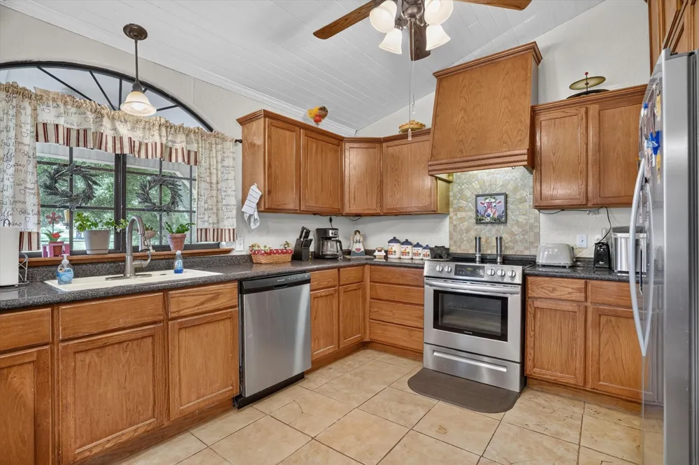 13143 HWY 281 Perrin, TX 76486