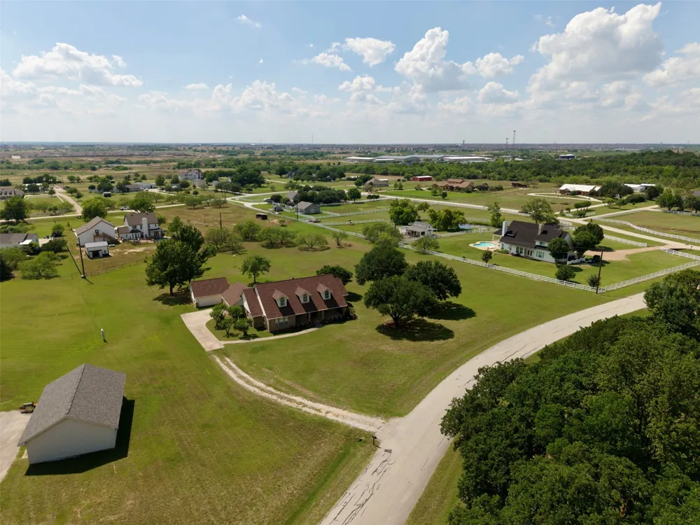 902 W Pioneer Circle Argyle, TX 76226