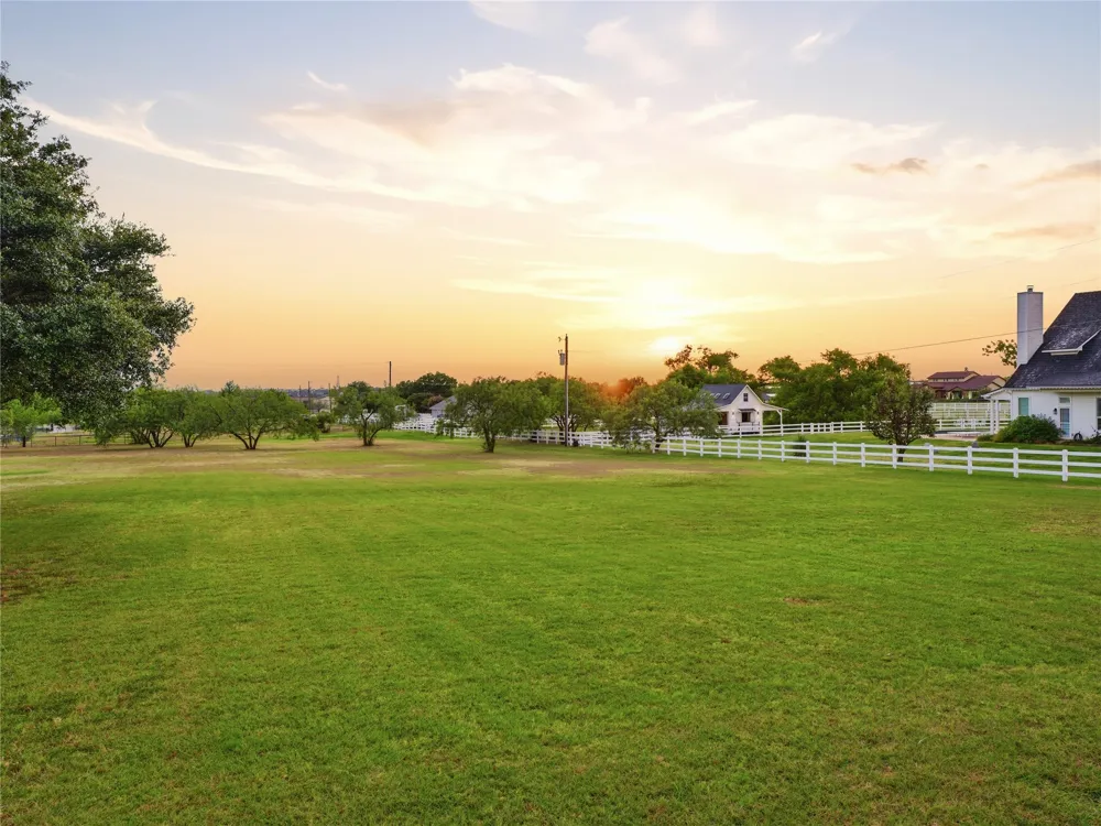902 W Pioneer Circle Argyle, TX 76226