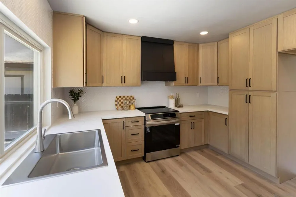 7225 Laura Ct San Diego, CA 92120