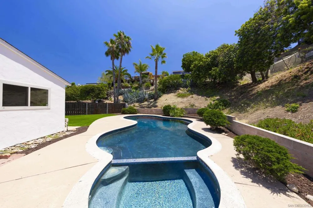7225 Laura Ct San Diego, CA 92120