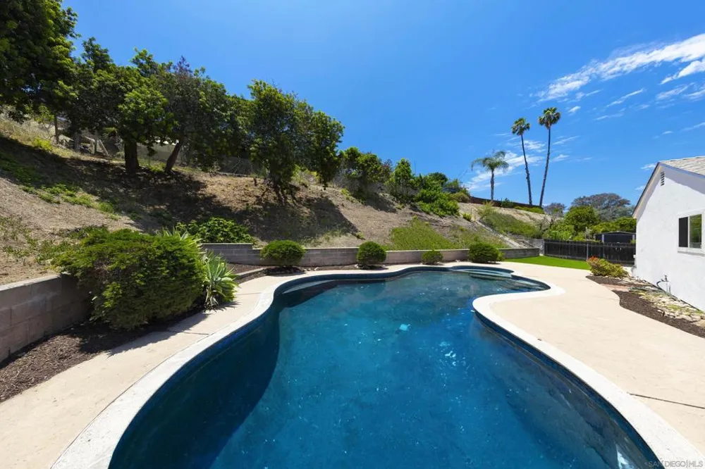 7225 Laura Ct San Diego, CA 92120