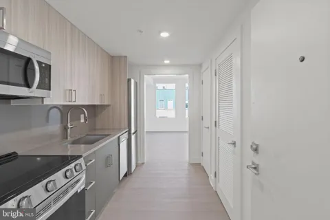 2000 DREER STREET #304
