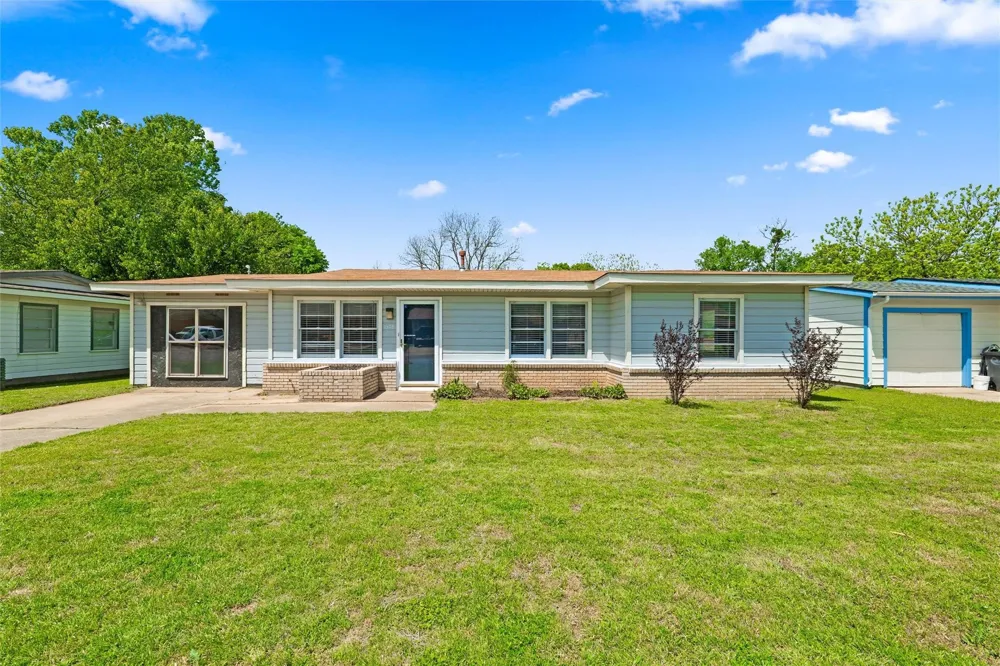 1308 Rose Avenue Cleburne, TX 76033