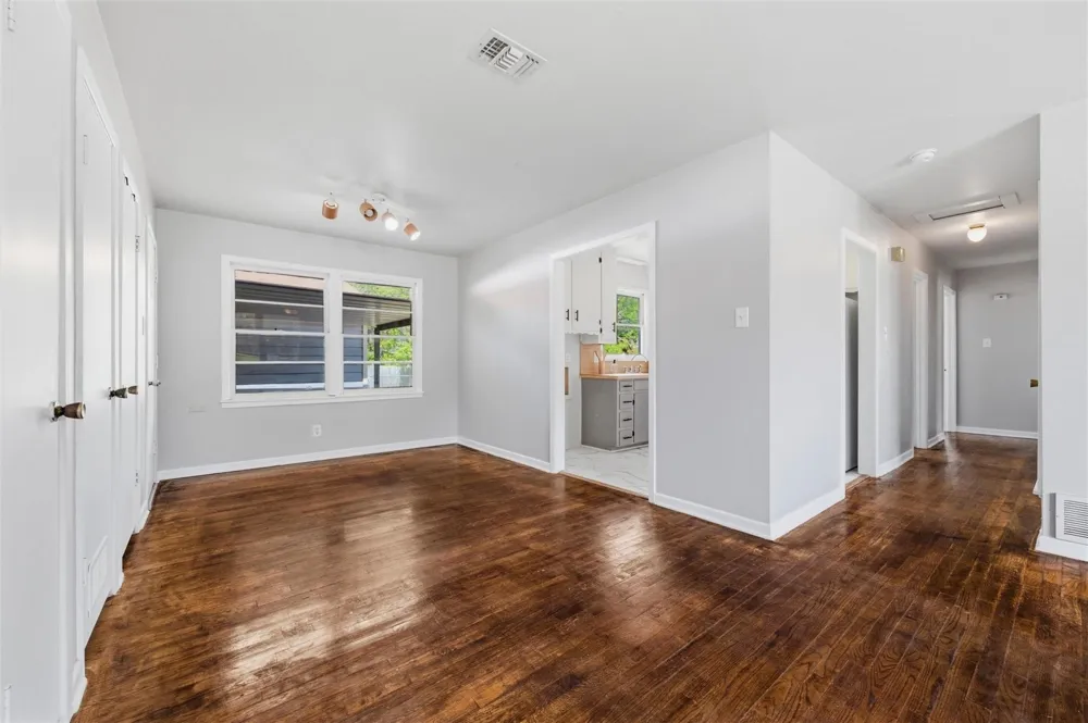1308 Rose Avenue Cleburne, TX 76033