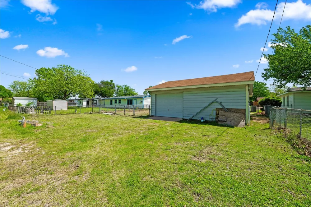 1308 Rose Avenue Cleburne, TX 76033
