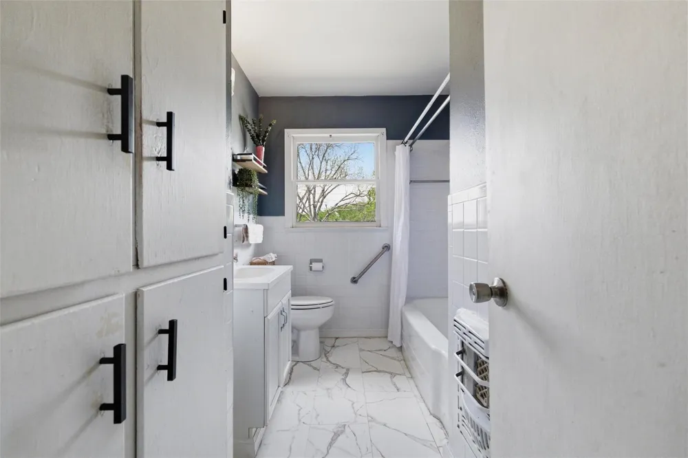 1308 Rose Avenue Cleburne, TX 76033