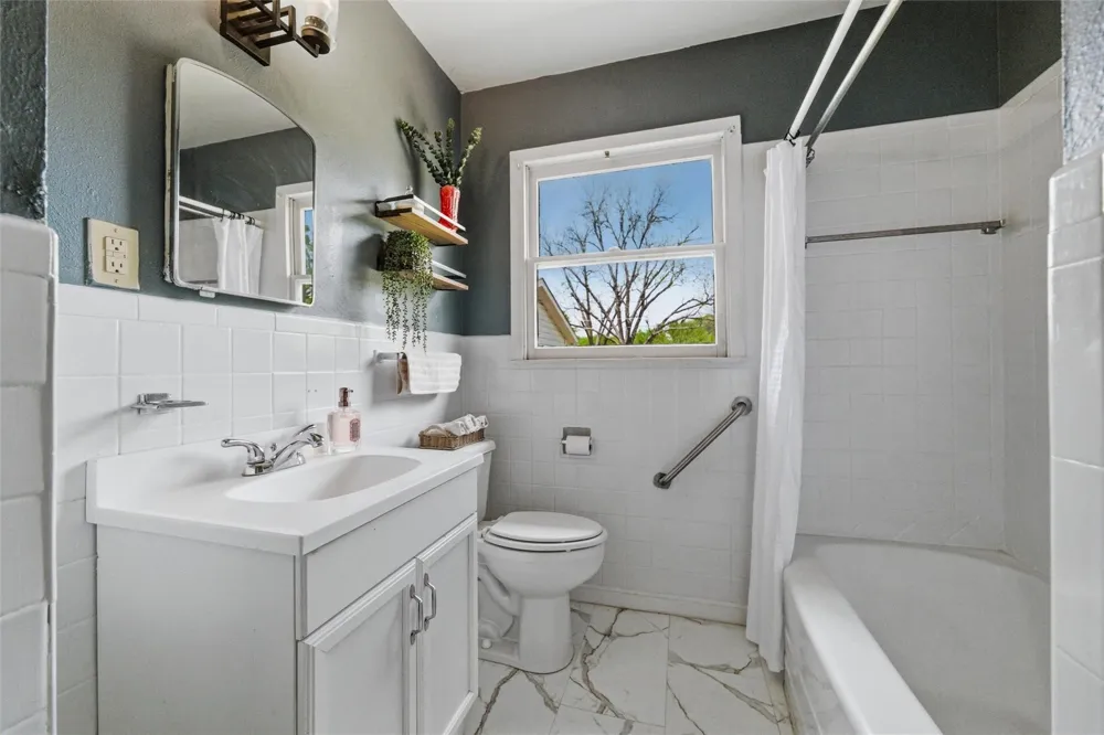 1308 Rose Avenue Cleburne, TX 76033