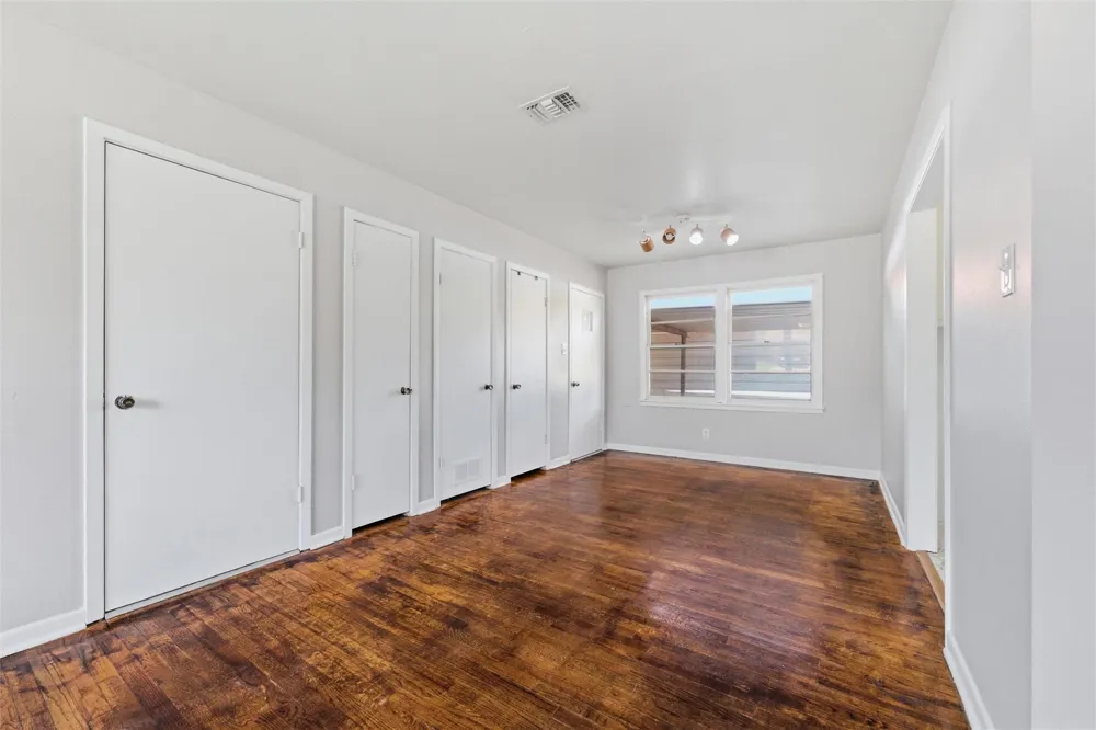 1308 Rose Avenue Cleburne, TX 76033