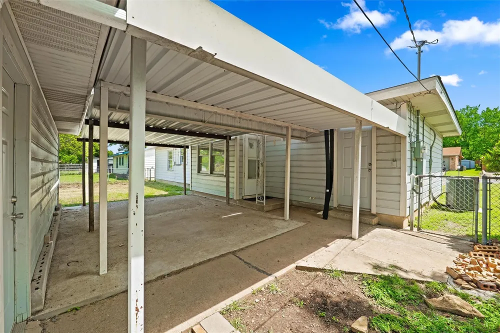 1308 Rose Avenue Cleburne, TX 76033